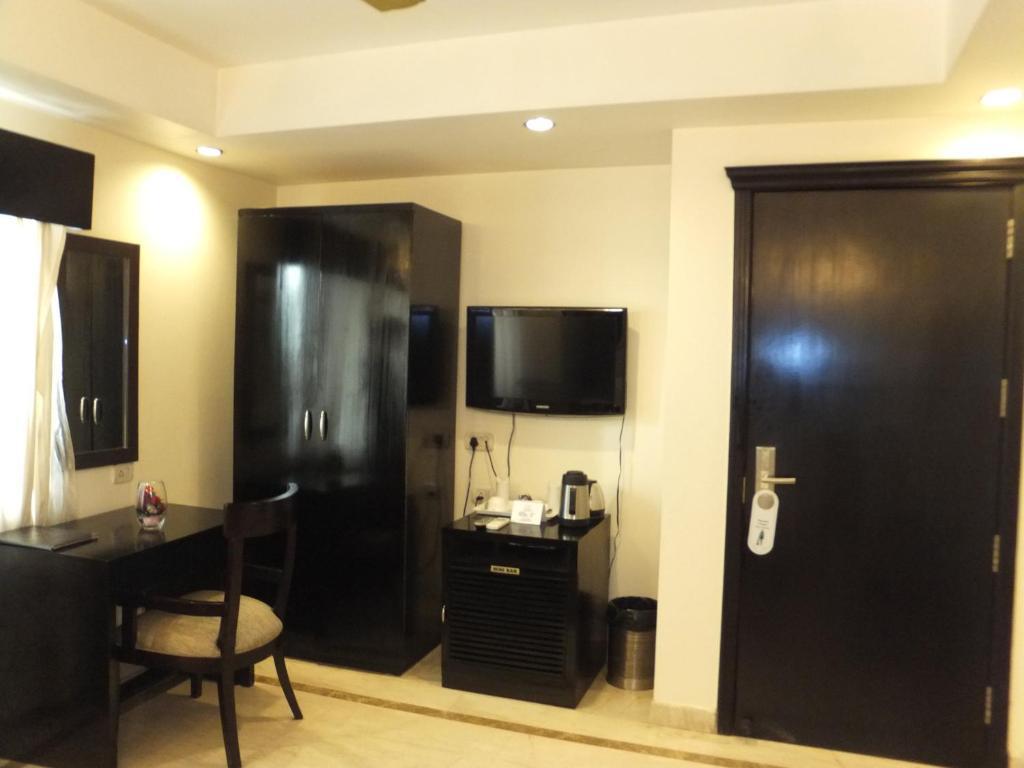 Hotel Meridian Plaza Nuova Delhi Esterno foto